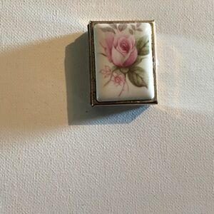 Vintage pill box - rose
